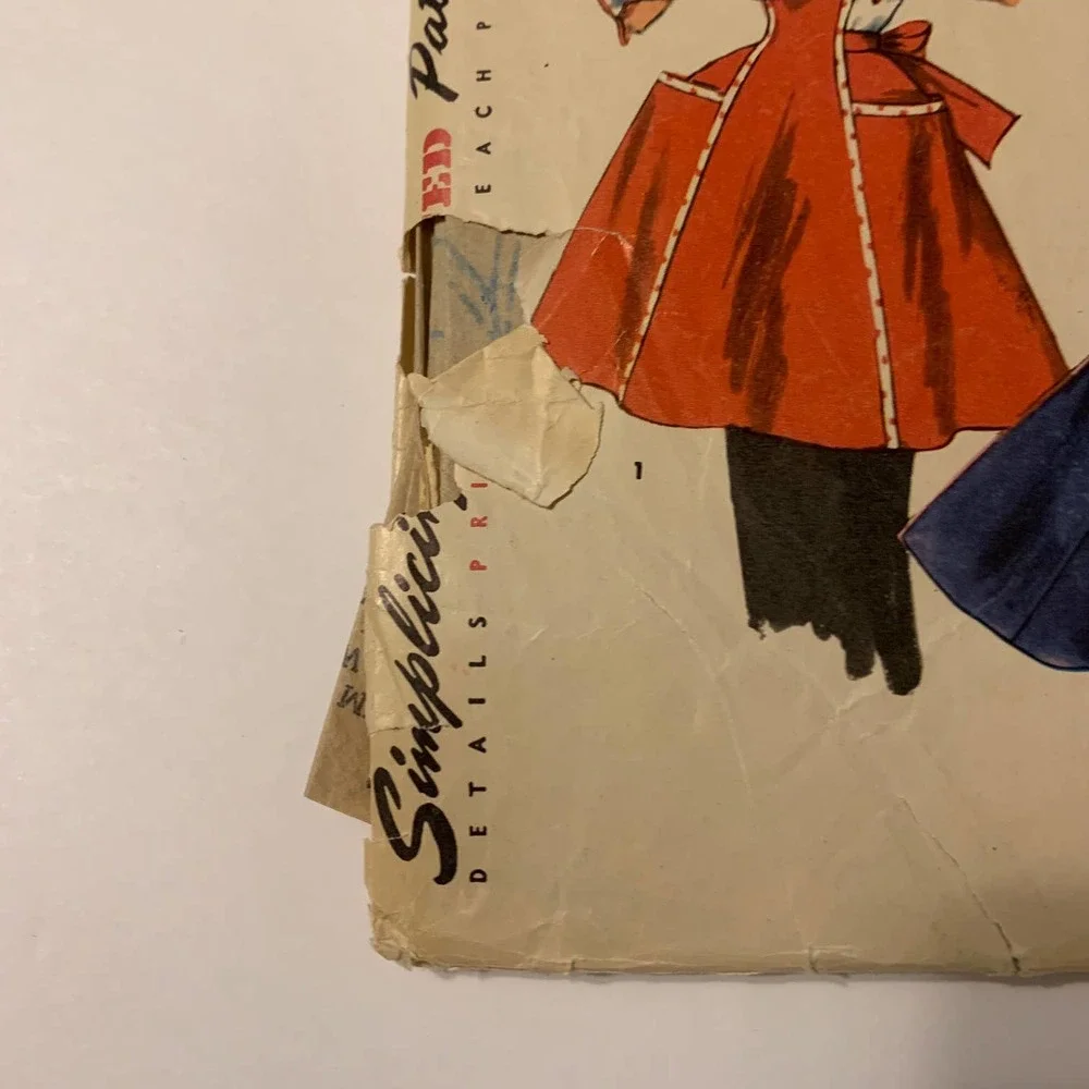 Simplicity Vintage 40's Pattern #4899 Apron and Quilted Oven Mitts Sizes‎ S,M,L
